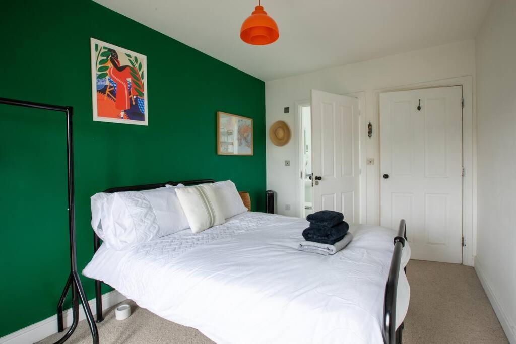 Sea Heights Apartment *